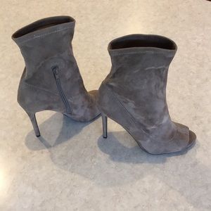 Aldo size 7.5 light brown suede open toe high heel booties